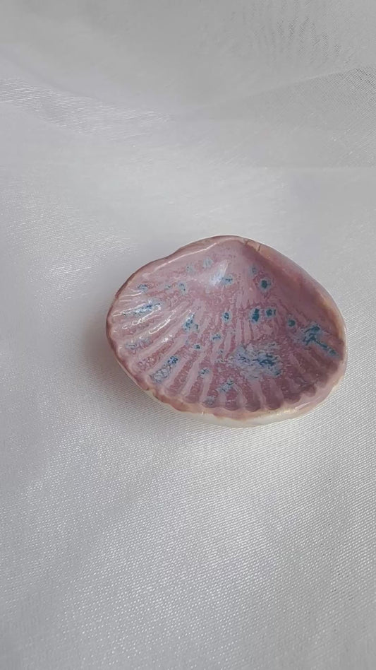 SHORE THING FOR RINGS | Seashell Ring Holder Purple with Blue Crystals